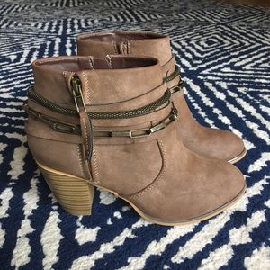 Liliana Laguna Tan Booties Size 7  Brand New 🍂